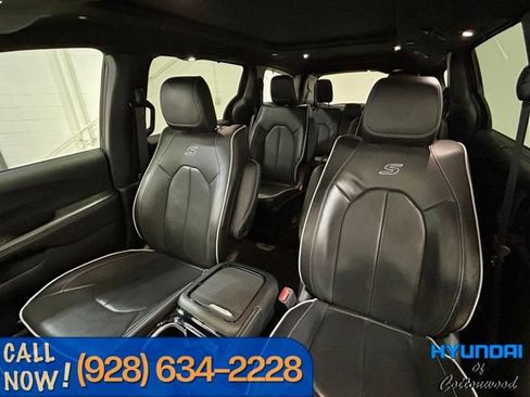 Used 2023 Chrysler Pacifica Limited w/ Uconnect Theater Family Group FWD image 60