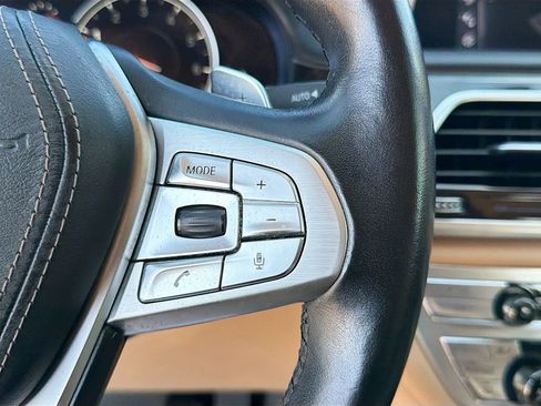Used 2016 BMW 750i image 39