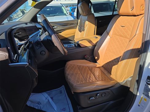 Used 2022 Cadillac Escalade Premium Luxury w/ LPO, Radiant Package image 12