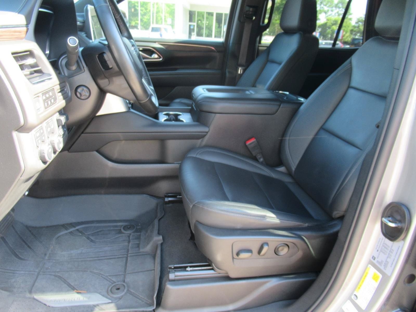 Used 2024 Chevrolet Tahoe Z71 w/ Luxury Package AWD/4WD image 19