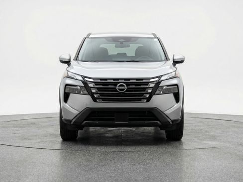 Used 2025 Nissan Rogue SV FWD image 2