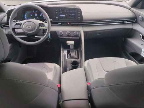 Certified 2025 Hyundai Elantra SE FWD image 21
