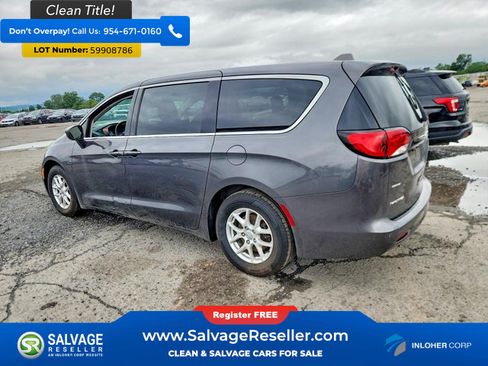 Used 2017 Chrysler Pacifica Touring FWD image 3