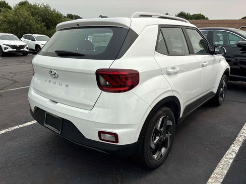 Used 2026 Hyundai Venue SEL FWD image 5