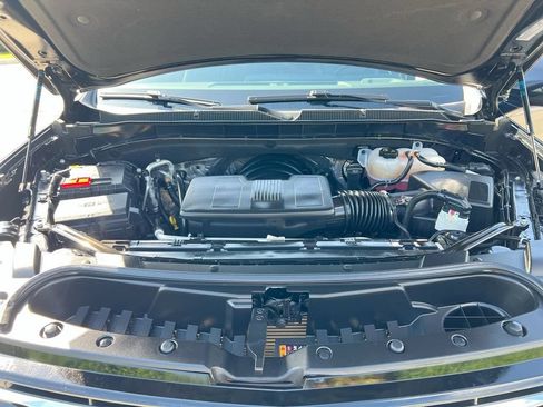 Used 2025 Chevrolet Suburban LT w/ Comfort Package RWD image 10
