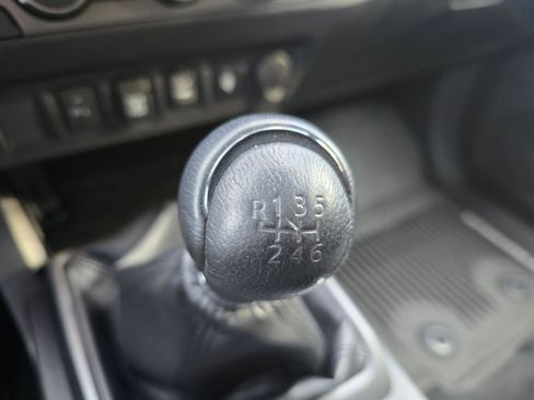 Used 2019 Toyota Tacoma TRD Off-Road w/ Technology Package image 31