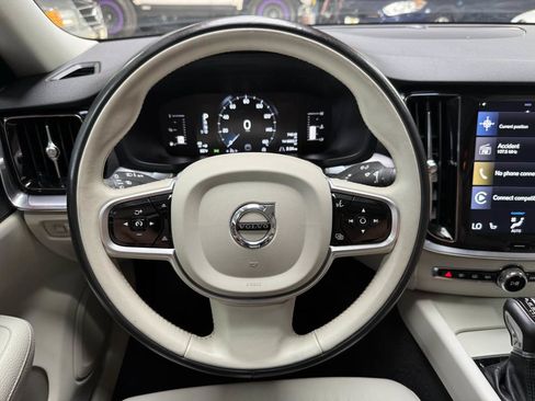 Used 2019 Volvo S60 T5 Momentum w/ Premium Package FWD image 12