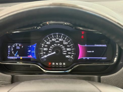 Used 2013 Lincoln MKT AWD image 30