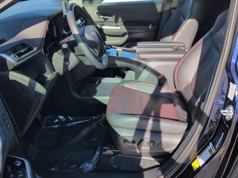 Used 2025 Toyota Sienna XSE AWD/4WD image 8