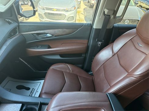 Used 2019 Cadillac Escalade Luxury image 29