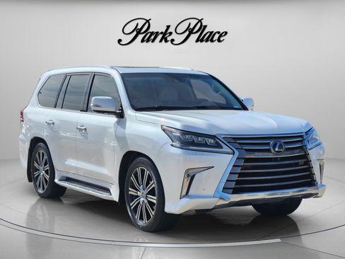 Used 2018 Lexus LX 570 4WD w/ Luxury Package image 4
