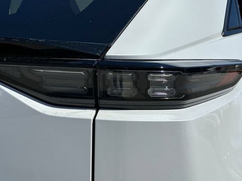 New 2026 Subaru Uncharted Premium FWD image 32