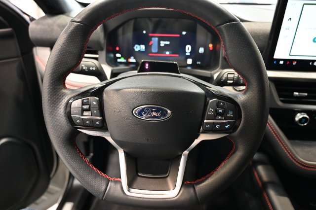 Used 2025 Ford Explorer ST-Line w/ ST-Line Street Pack AWD/4WD image 21