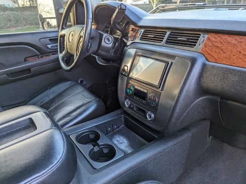Used 2007 GMC Sierra 2500 SLT w/ EZ-Lift Tailgate Package RWD image 21