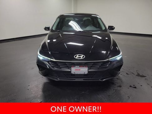 Used 2024 Hyundai Elantra Limited FWD image 3