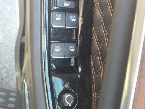 Used 2022 Jeep Grand Cherokee L Summit w/ Luxury Tech Group V AWD/4WD image 13