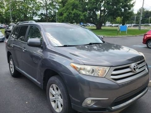 Used 2013 Toyota Highlander Plus AWD/4WD image 3