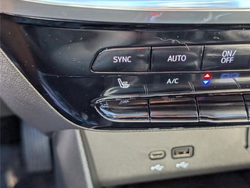 Used 2024 Buick Encore GX Avenir AWD/4WD image 25