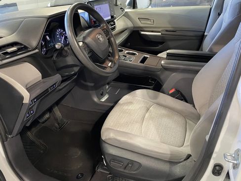 Used 2023 Toyota Sienna LE FWD image 10