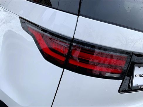 New 2026 Land Rover Discovery S image 14