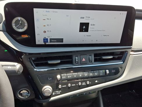 Used 2024 Lexus ES 350 w/ Accessory Package (Z1) FWD image 14