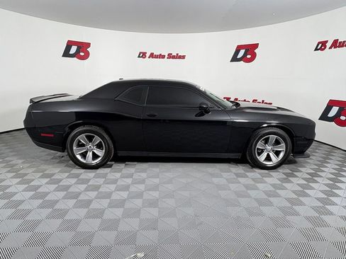 Used 2019 Dodge Challenger SXT RWD image 7