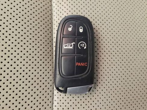 Used 2019 Jeep Cherokee Limited image 32