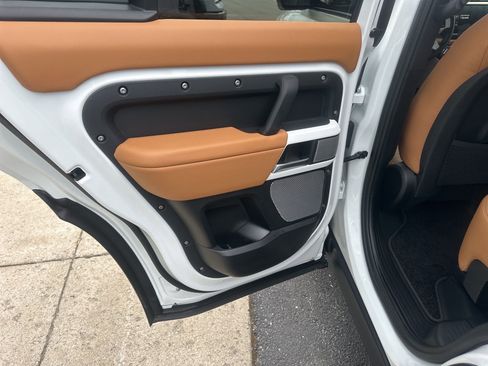 Used 2024 Land Rover Defender 130 S image 7