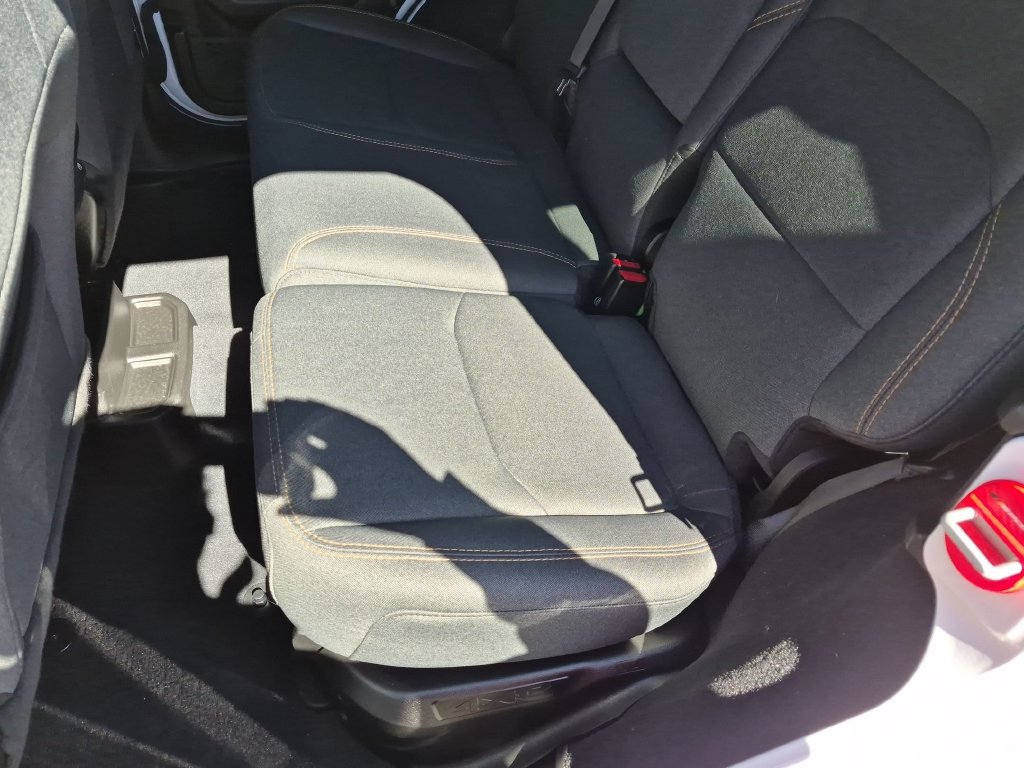 Used 2024 Jeep Wrangler Unlimited Sahara AWD/4WD image 18
