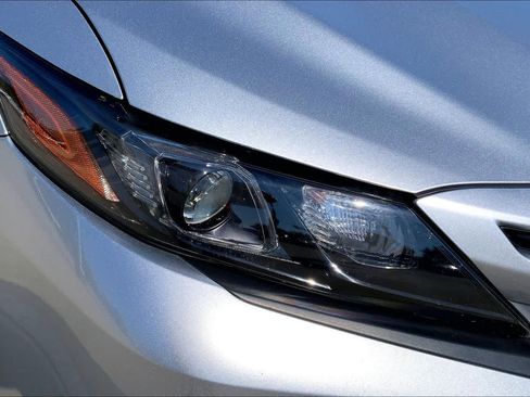 Used 2022 Toyota Camry SE FWD image 25