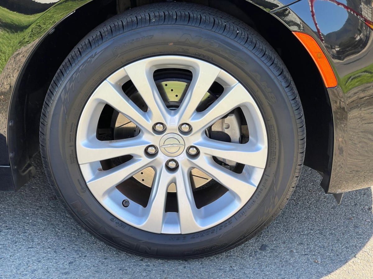 Used 2015 Chrysler 200 Limited FWD image 31