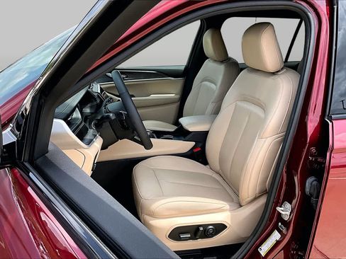 Used 2024 Jeep Grand Cherokee L Limited RWD image 8