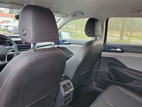 Used 2024 Volkswagen Taos SE image 27
