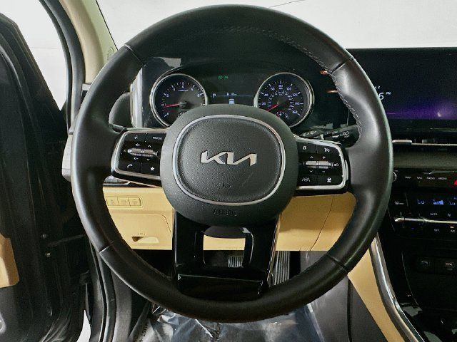 Used 2024 Kia Carnival EX FWD image 13
