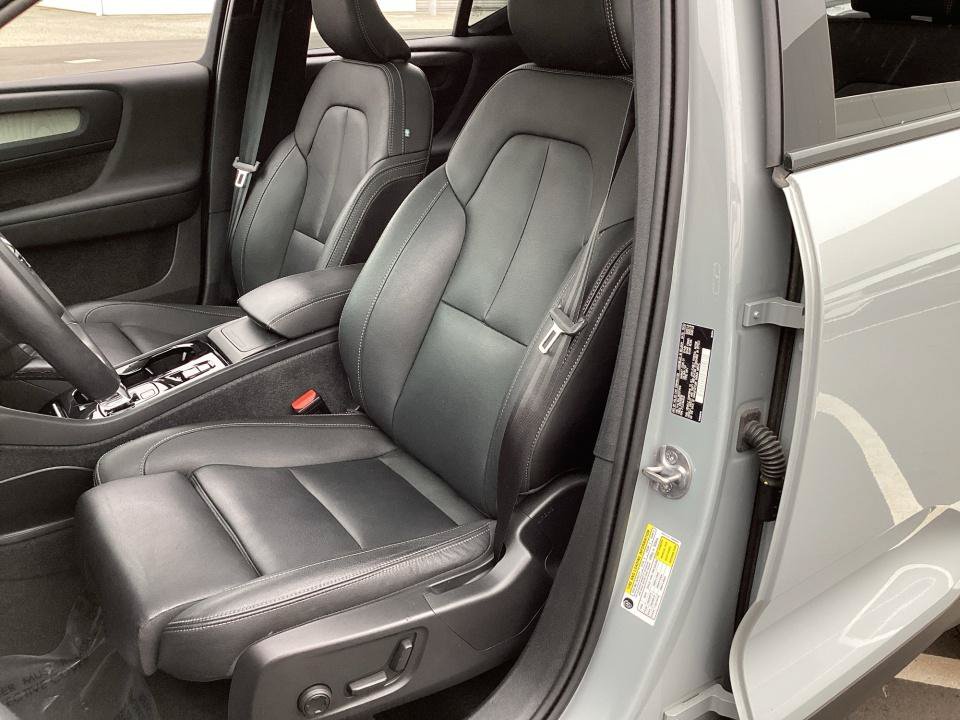 Certified 2024 Volvo XC40 B5 Plus AWD/4WD image 34
