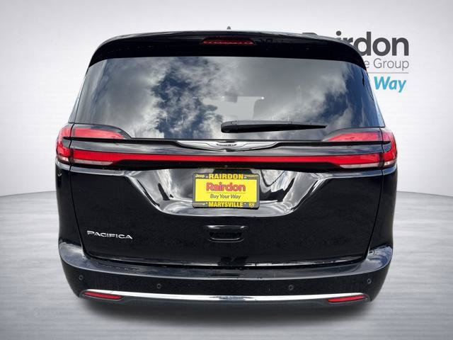 Used 2025 Chrysler Pacifica Select FWD image 6