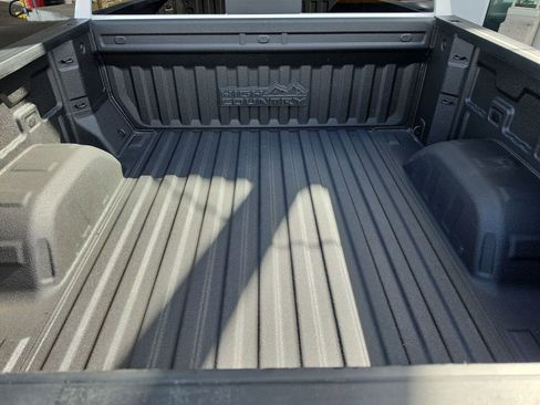 Certified 2019 Chevrolet Silverado 1500 High Country w/ Z71 Off-Road Package AWD/4WD image 32