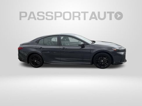 Used 2025 Toyota Camry SE FWD image 1