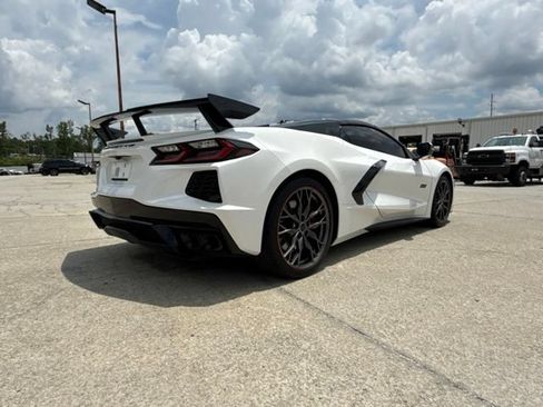 Used 2023 Chevrolet Corvette Stingray Premium Conv w/ Z51 Performance Package RWD image 5