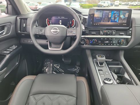 New 2026 Nissan Pathfinder Platinum image 10