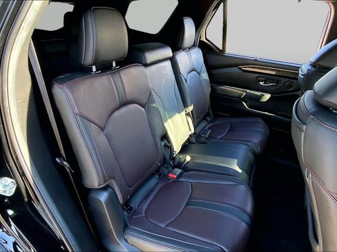 Used 2025 Honda Pilot Black Edition image 20