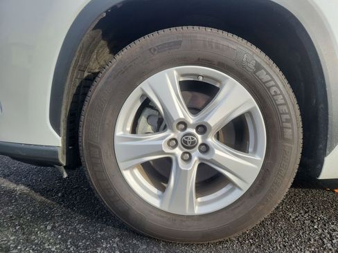 Used 2023 Toyota Highlander LE image 10