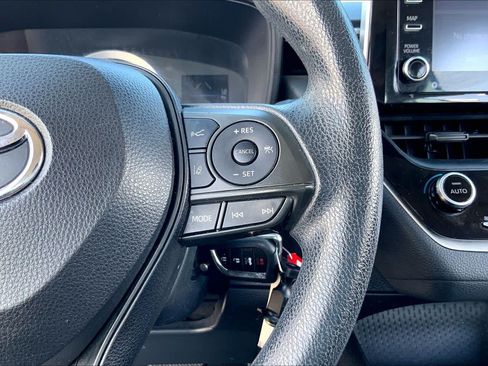 Used 2021 Toyota Corolla LE FWD image 24