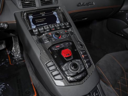 Used 2018 Lamborghini Aventador S image 42