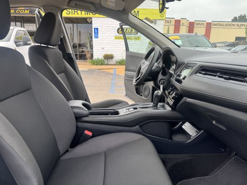 Used 2022 Honda HR-V LX image 11