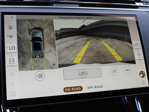 Used 2025 Land Rover Range Rover Sport SE image 15