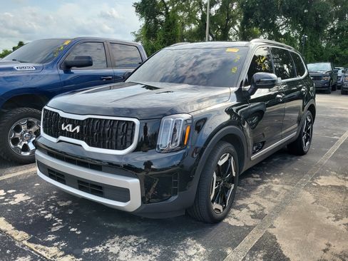 Used 2024 Kia Telluride EX w/ EX Captain's Chair Package FWD image 3