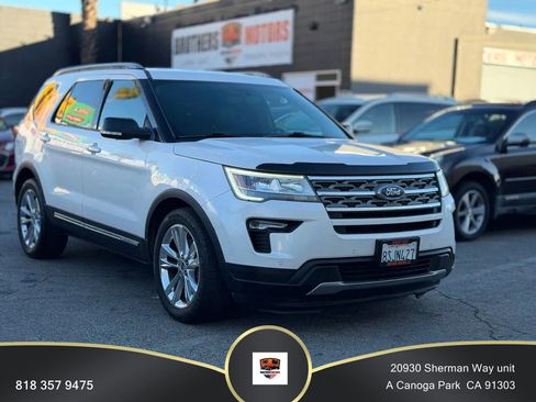 Used 2018 Ford Explorer XLT w/ Equipment Group 202A image 1
