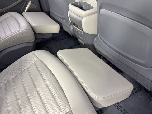 Used 2024 Kia EV9 Land image 48