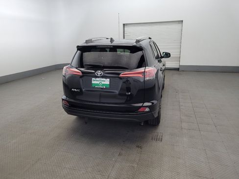 Used 2018 Toyota RAV4 LE FWD image 7